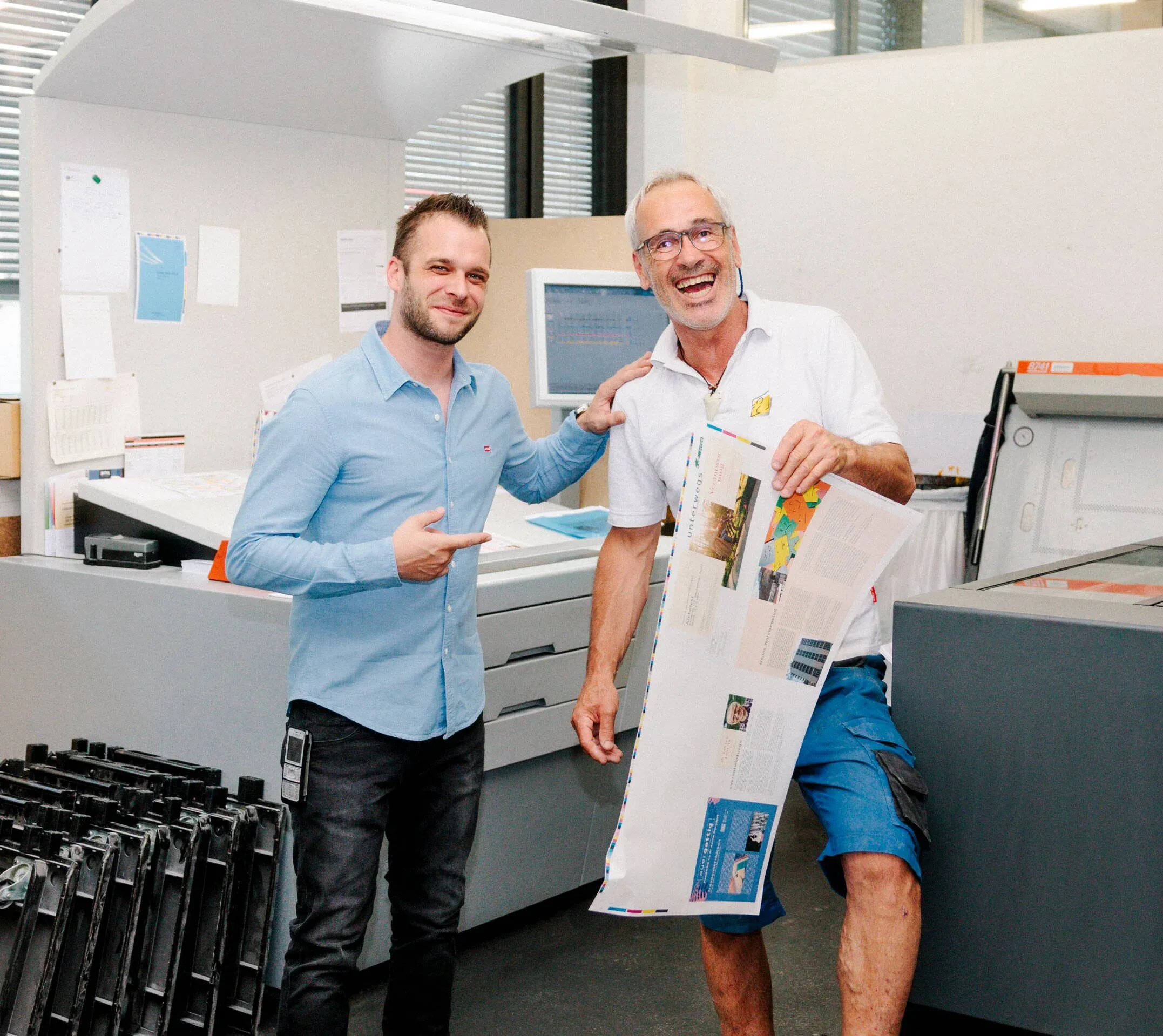 drucker-und-chef-spass-bei-der-arbeit-ackermanndruck-produktion-heidenberg-2560